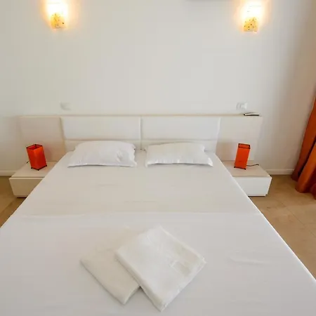 White Tudors * Mamaia
